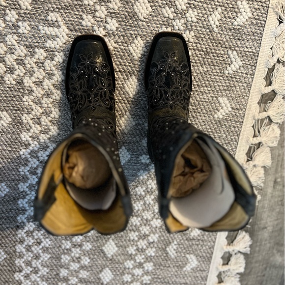 Women’s boots by Cruzalta size 7 - Picture 4 of 5